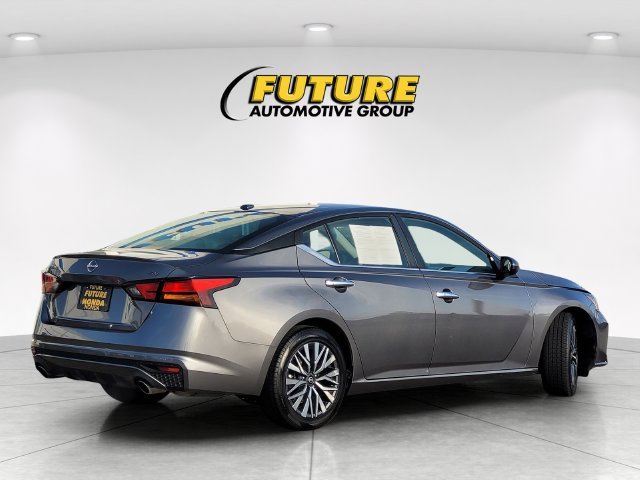 Used 2024 Gray Nissan 2.5 SV image 4