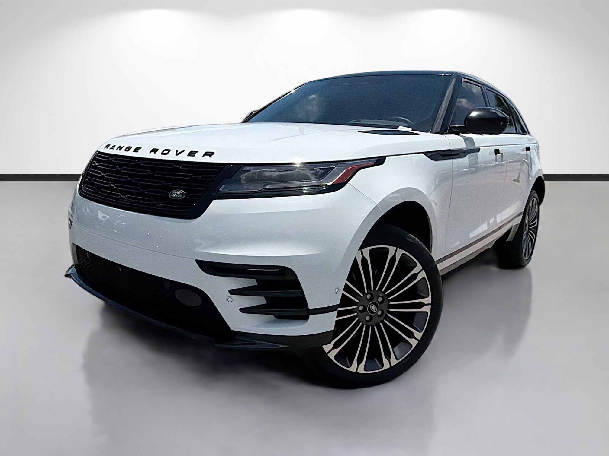 Certified Used 2024 Fuji White Land Rover Dynamic SE image 1