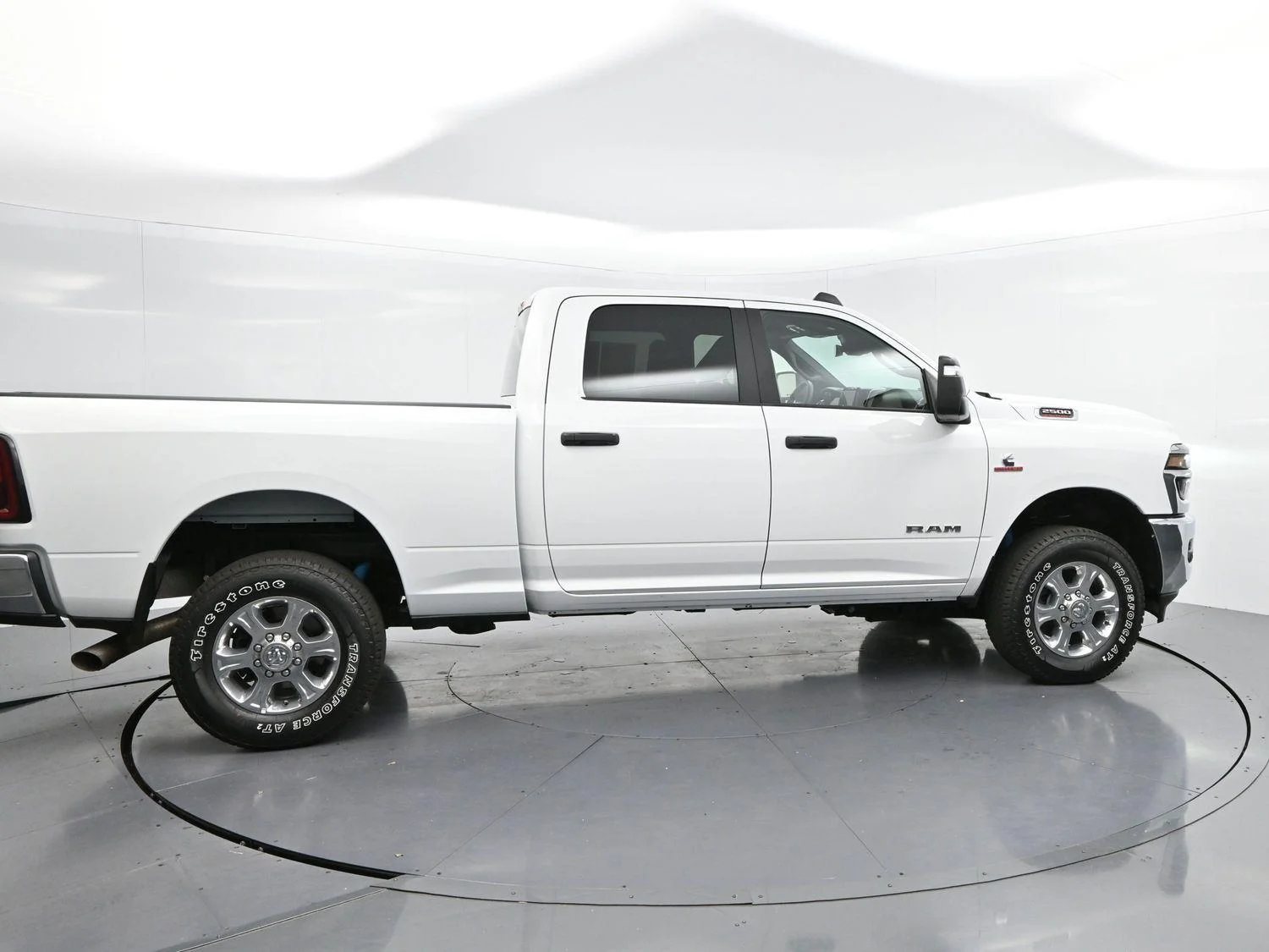 Used 2025 White Ram Big Horn image 8