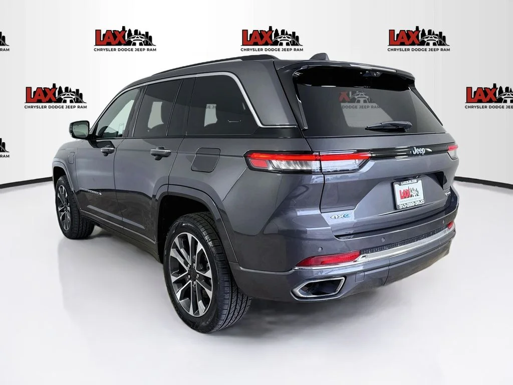 Used 2022 Gray Jeep Overland 4xe image 5