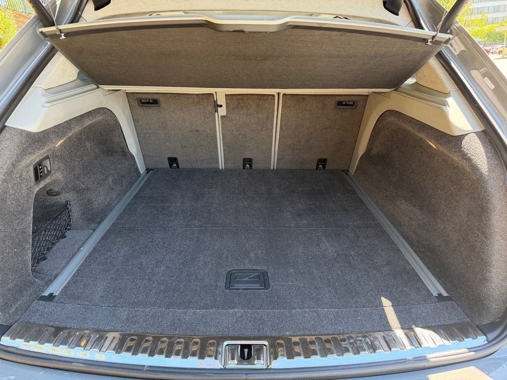 Used 2025 Gravity Gray Bentley Azure image 37