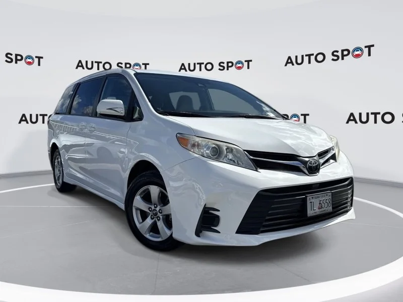 2020 Toyota Sienna LE V6 8-Passenger FWD's photo