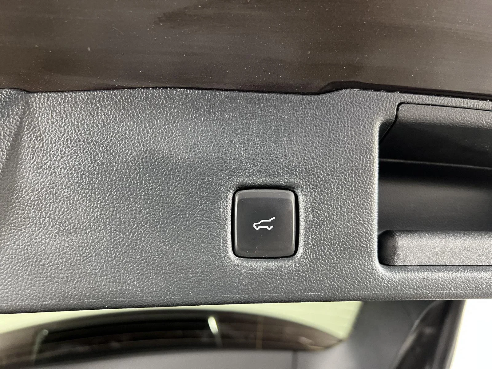 Used 2023 Cinnabar Red Ford Active image 9