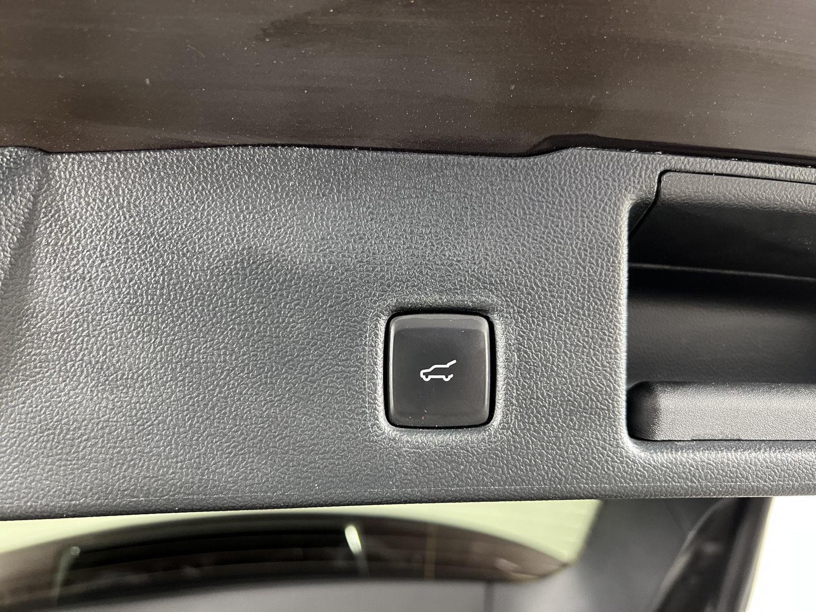 Used 2023 Cinnabar Red Ford Active image 9