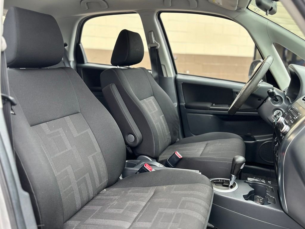 Used 2011 Silver Suzuki Premium image 16