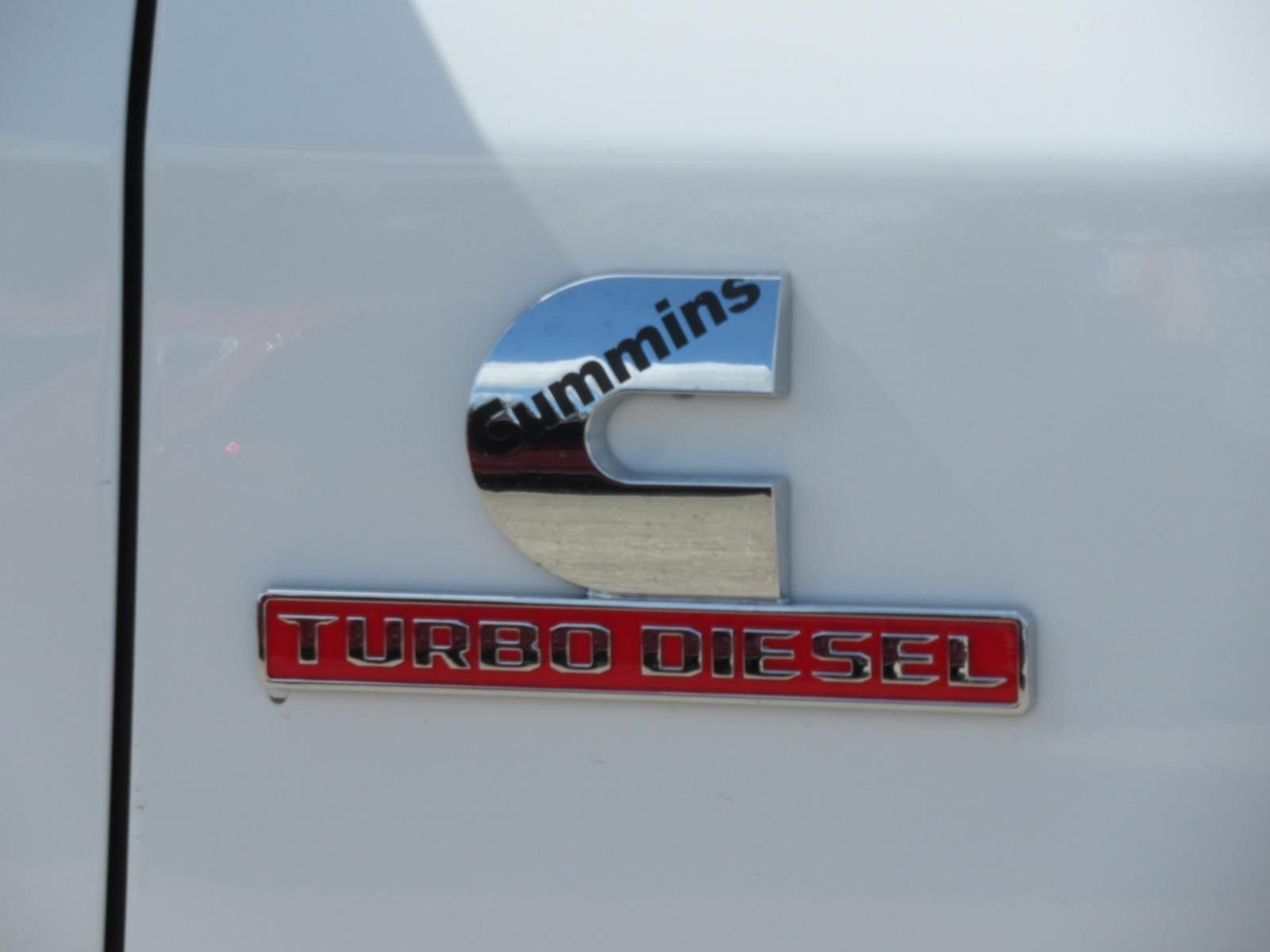 New 2027 Bright White Clear-Coat Exterior Paint RAM Laramie image 39
