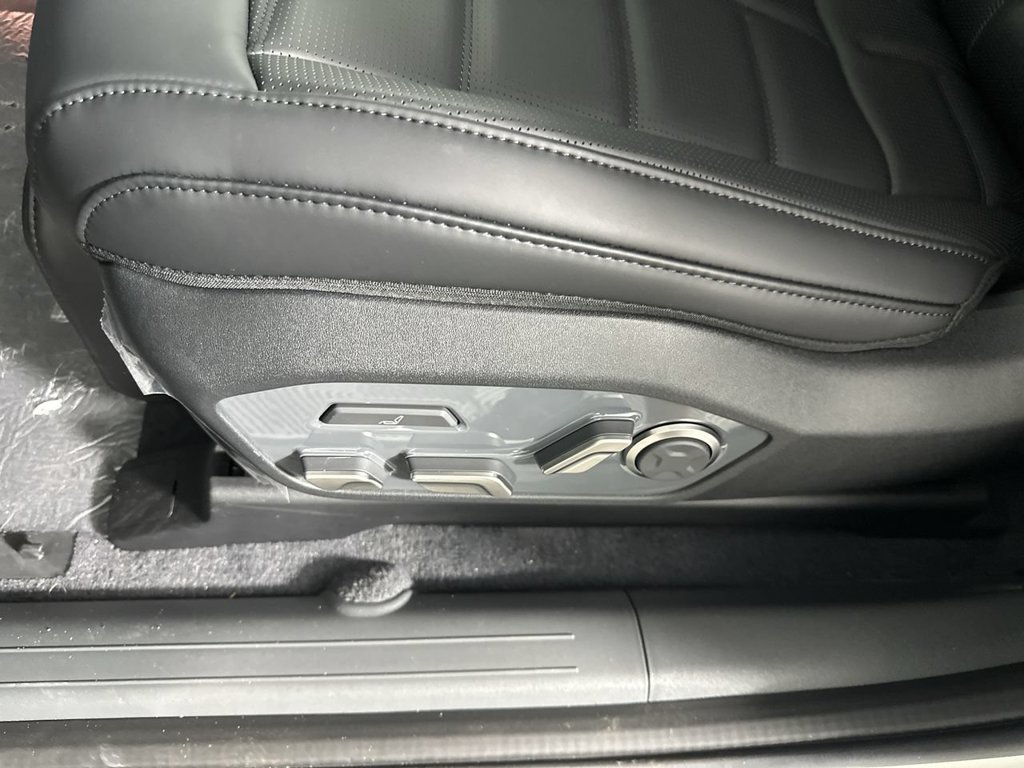 New 2026 Ivory Silver Kia Land AWD image 4