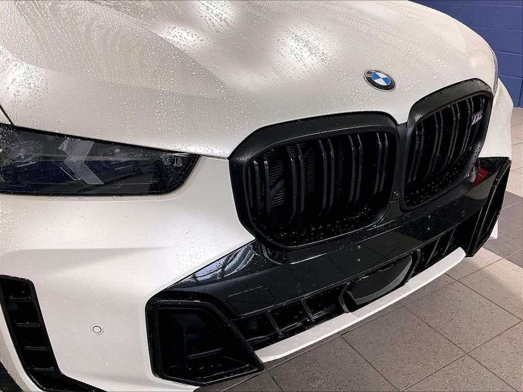Used 2025 White BMW M60i image 31