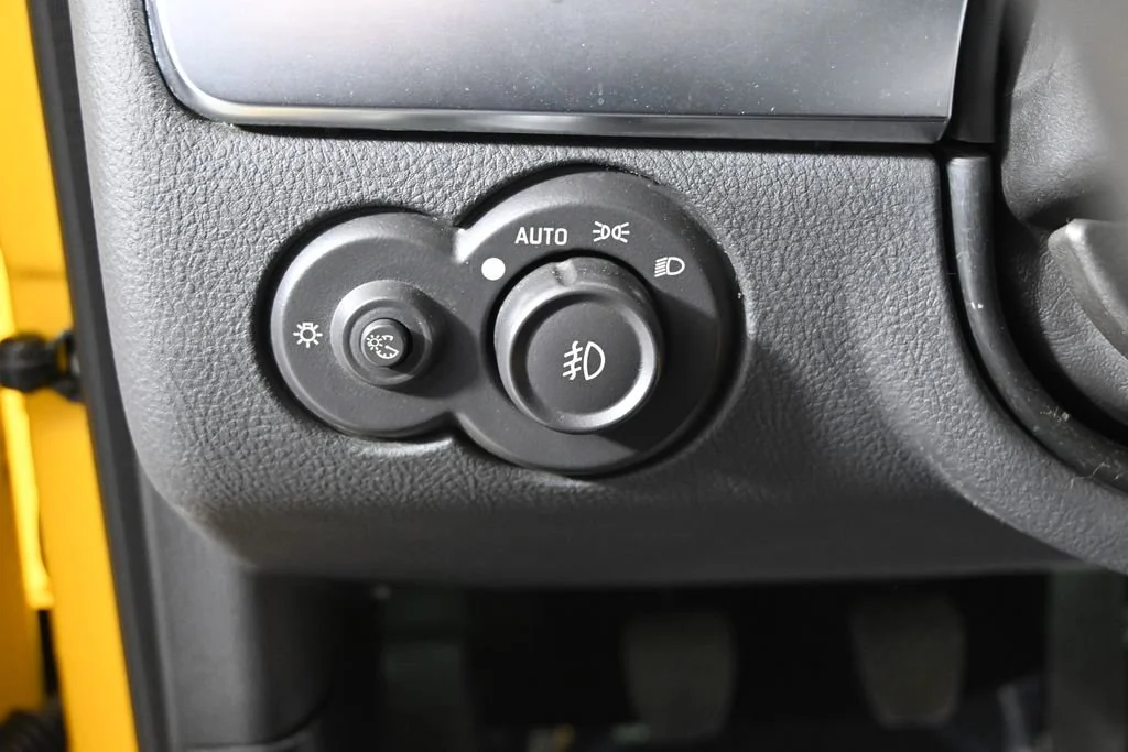 2005 Chevrolet SSR LS - Photo 21