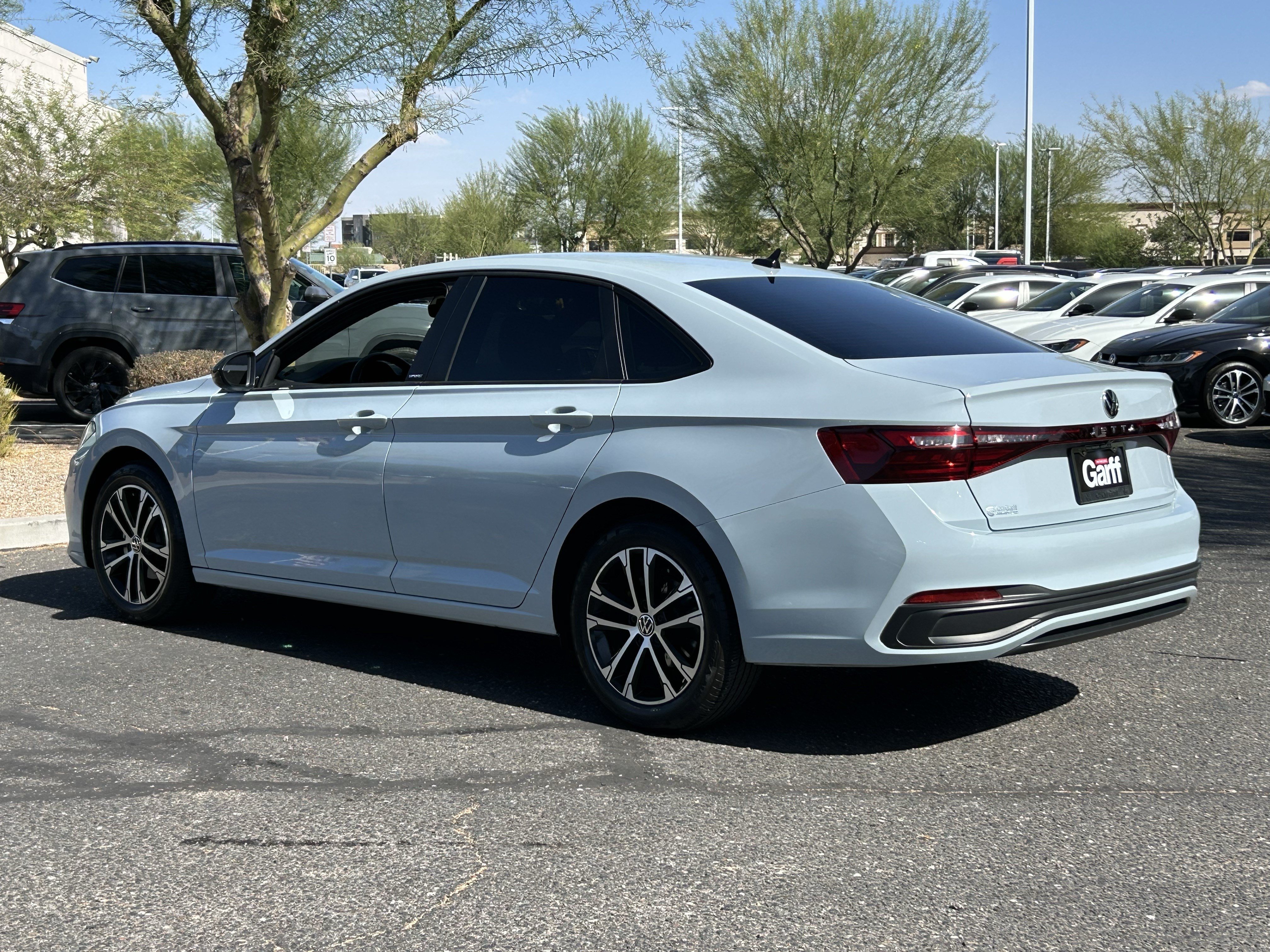 Used 2025 White Volkswagen Sport image 3