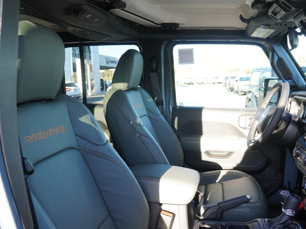 New 2026 Anvil Clear-Coat Exterior Paint Jeep Mojave image 19