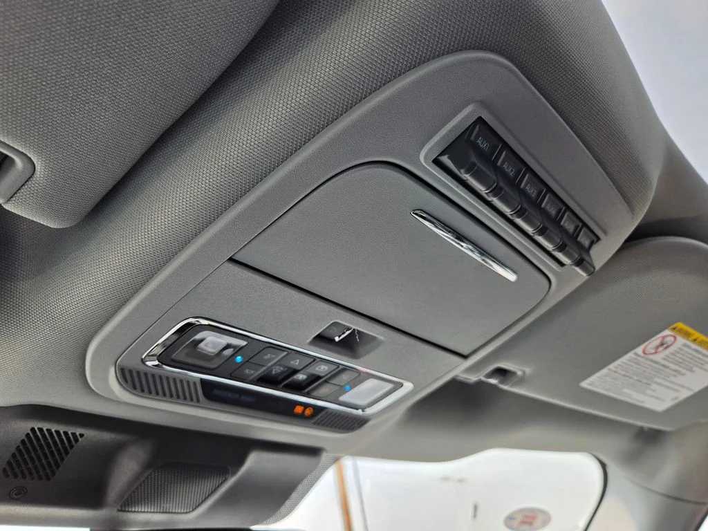 New 2026 Star White Metallic Tri-Coat Ford F-350® Lariat® image 10