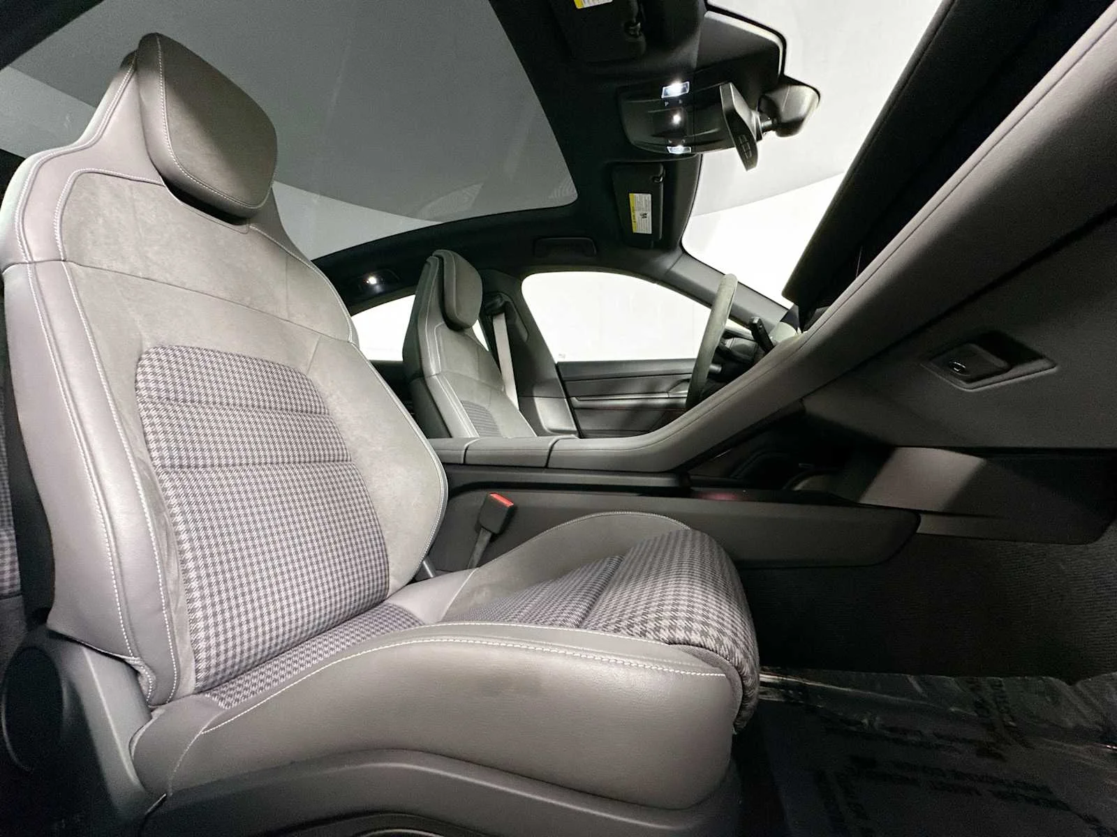 2025 Porsche Taycan Base - Photo 28