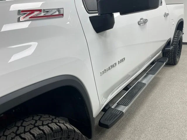 Used 2022 White Chevrolet LTZ image 10
