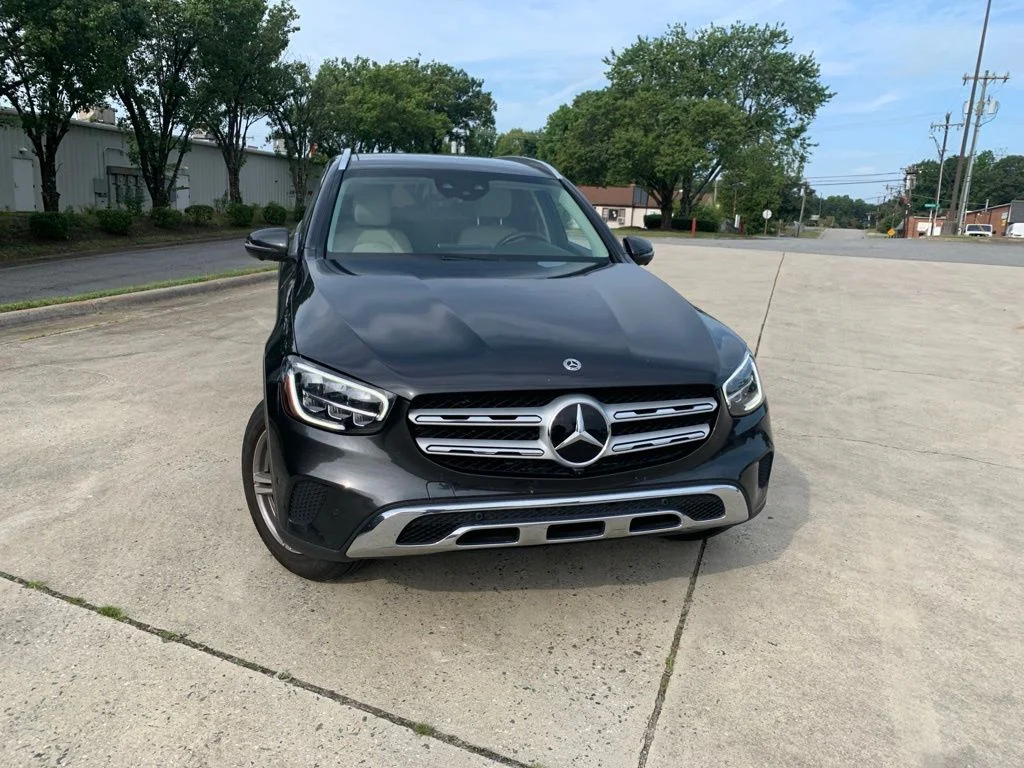 Used 2022 Gray Mercedes-Benz GLC 300 image 4