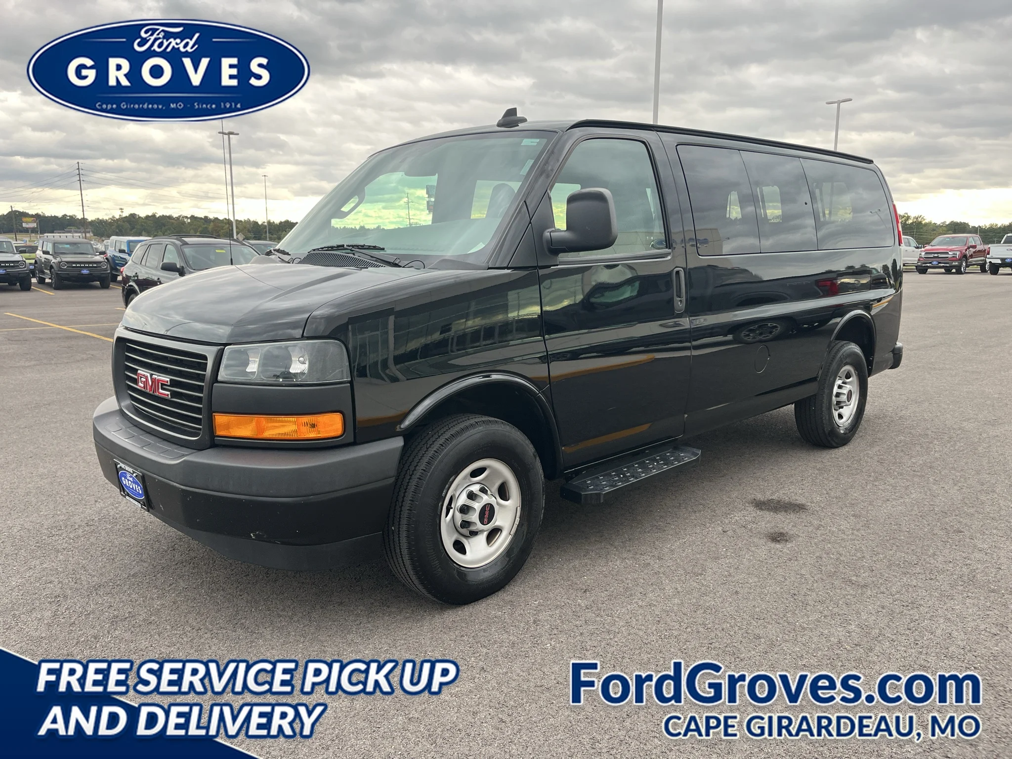 2022 GMC Savana Passenger