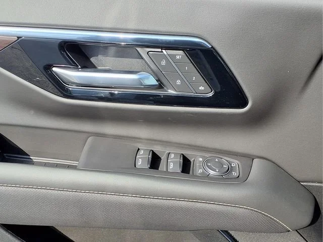 New 2026 Polar White Tricoat Chevrolet Premier image 15