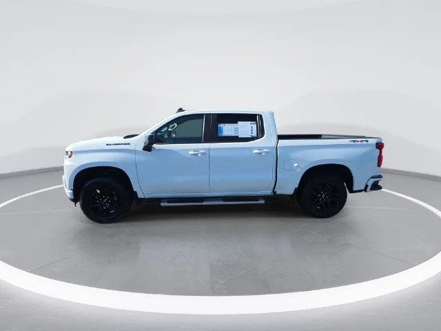 Used 2022 White Chevrolet RST image 5