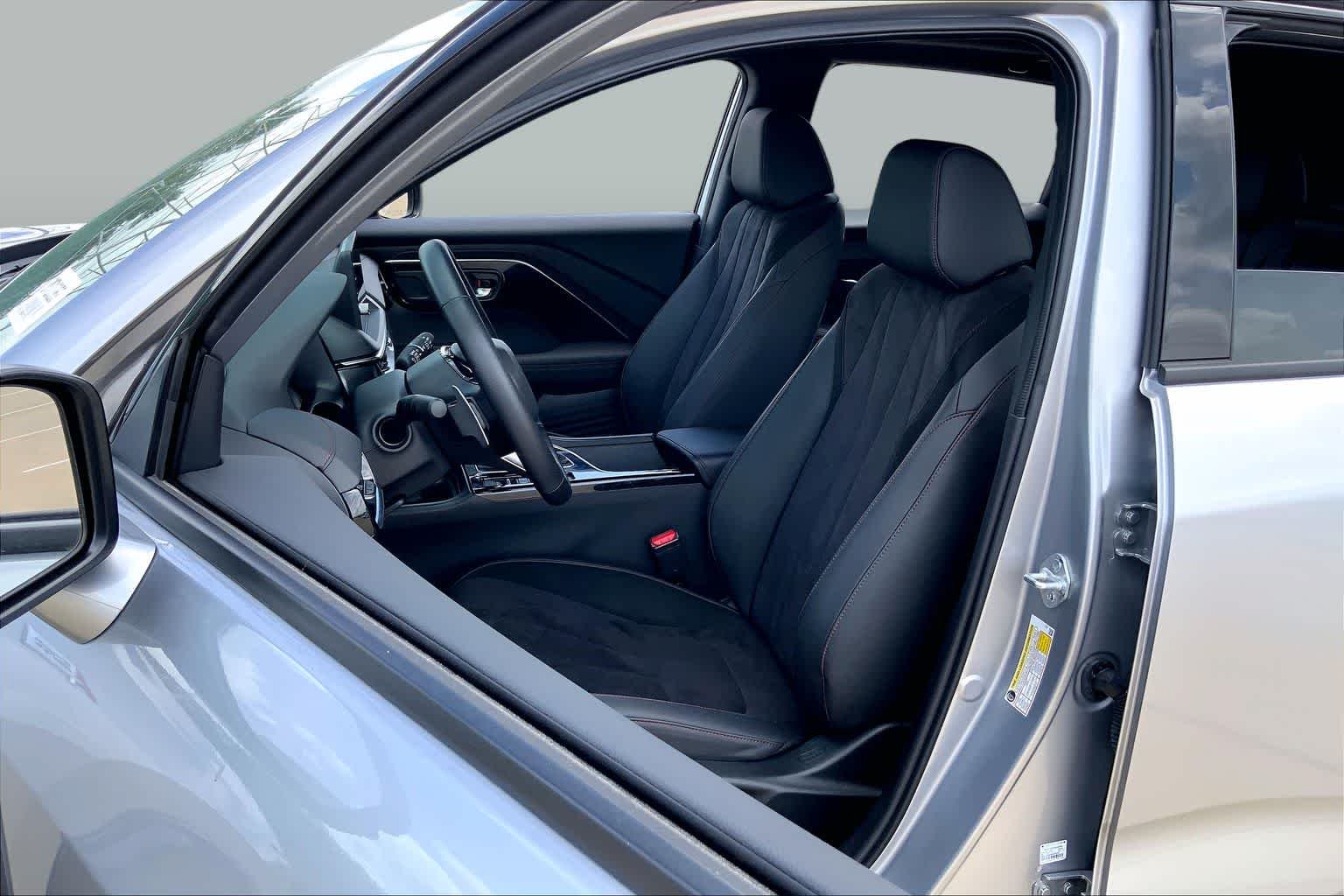 Used 2025 Solar Silver Metallic Acura w/A-Spec Package image 8