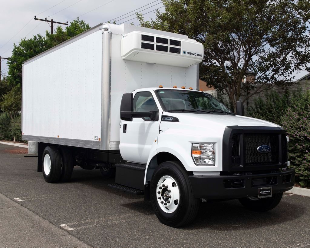 New 2025 Oxford White Ford Base image 14