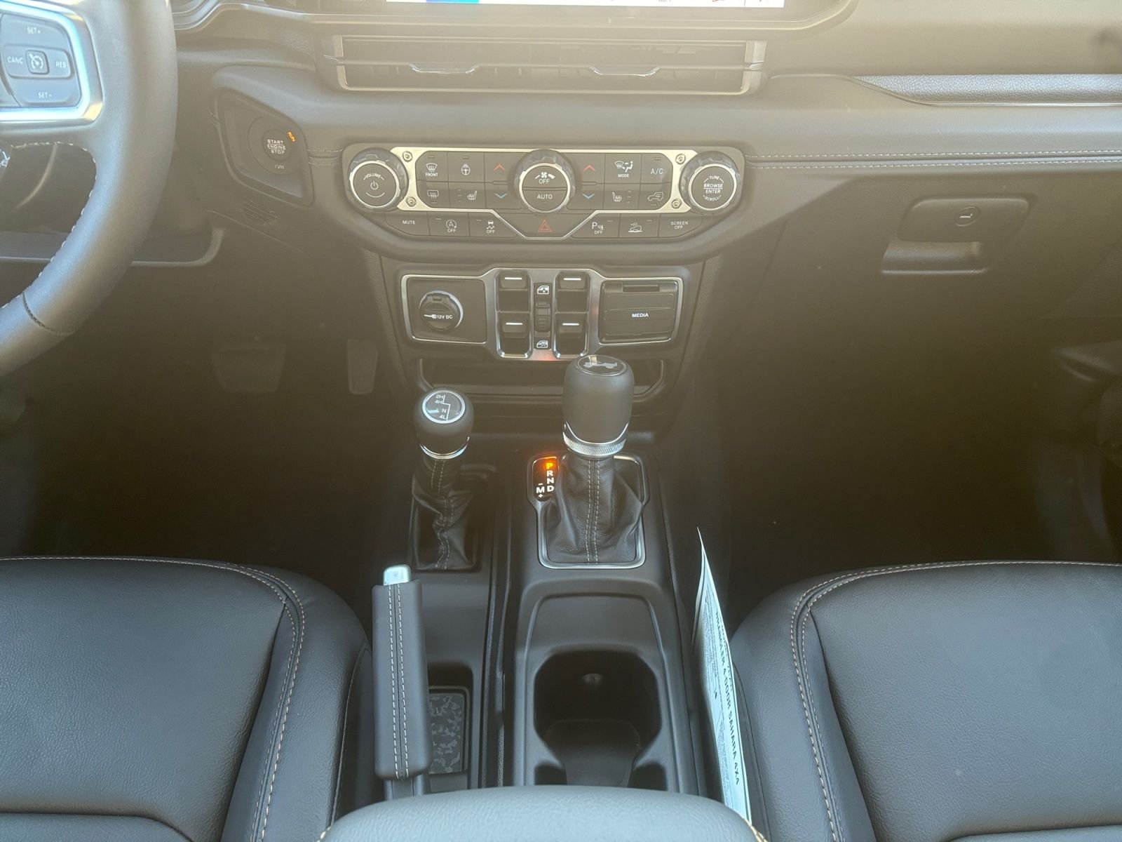 2026 Jeep Wrangler 4-Door Sahara - Photo 11