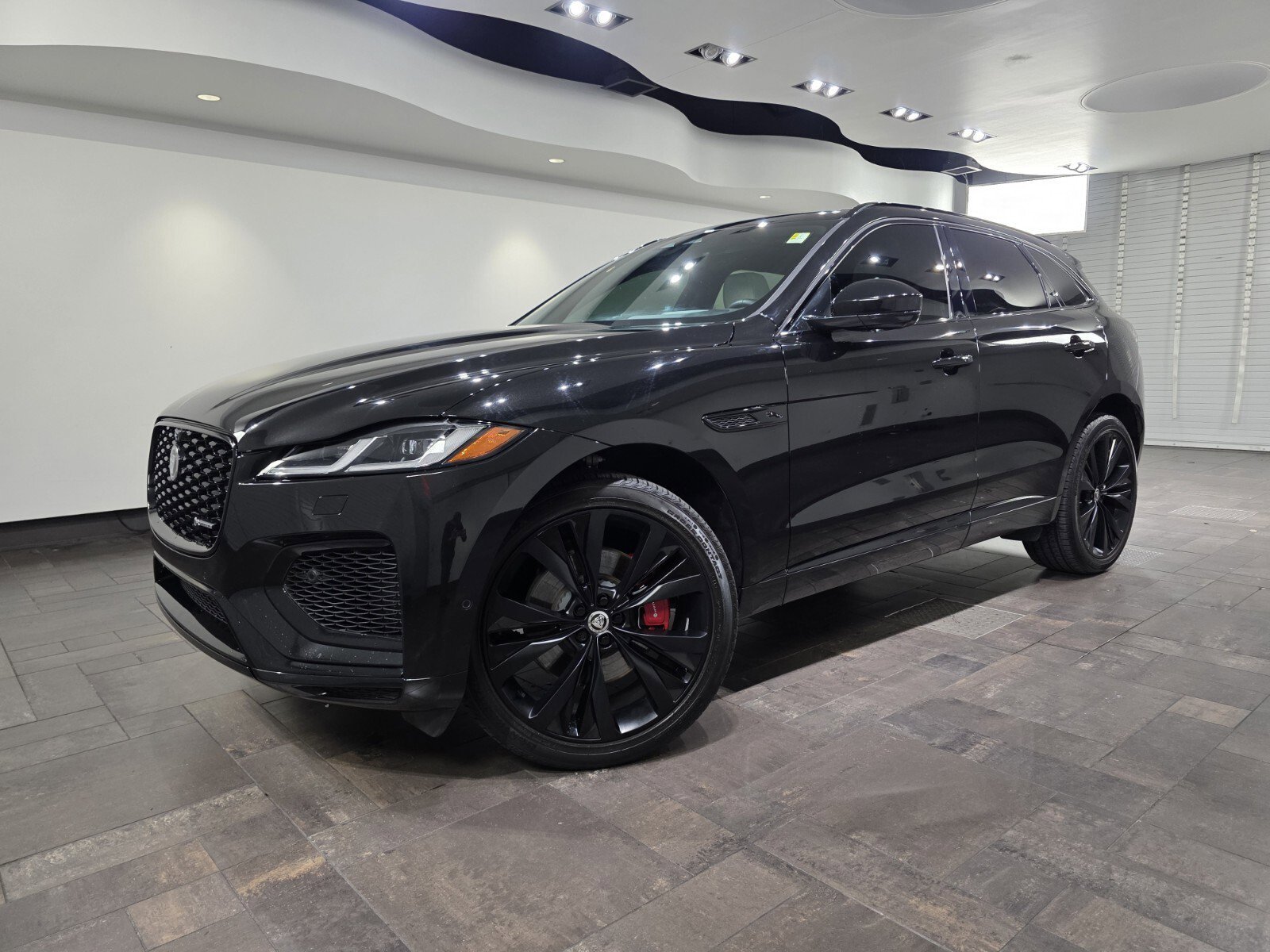 2025 Jaguar F-PACE R-Dynamic S