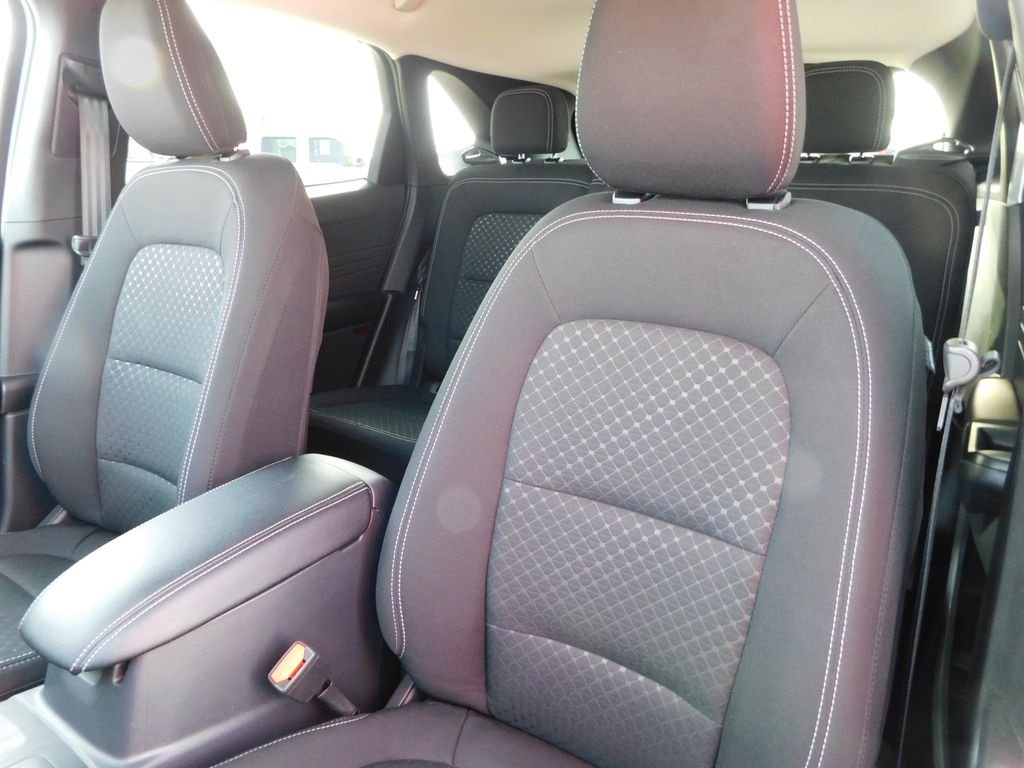 Used 2025 Oxford White Ford Active image 14