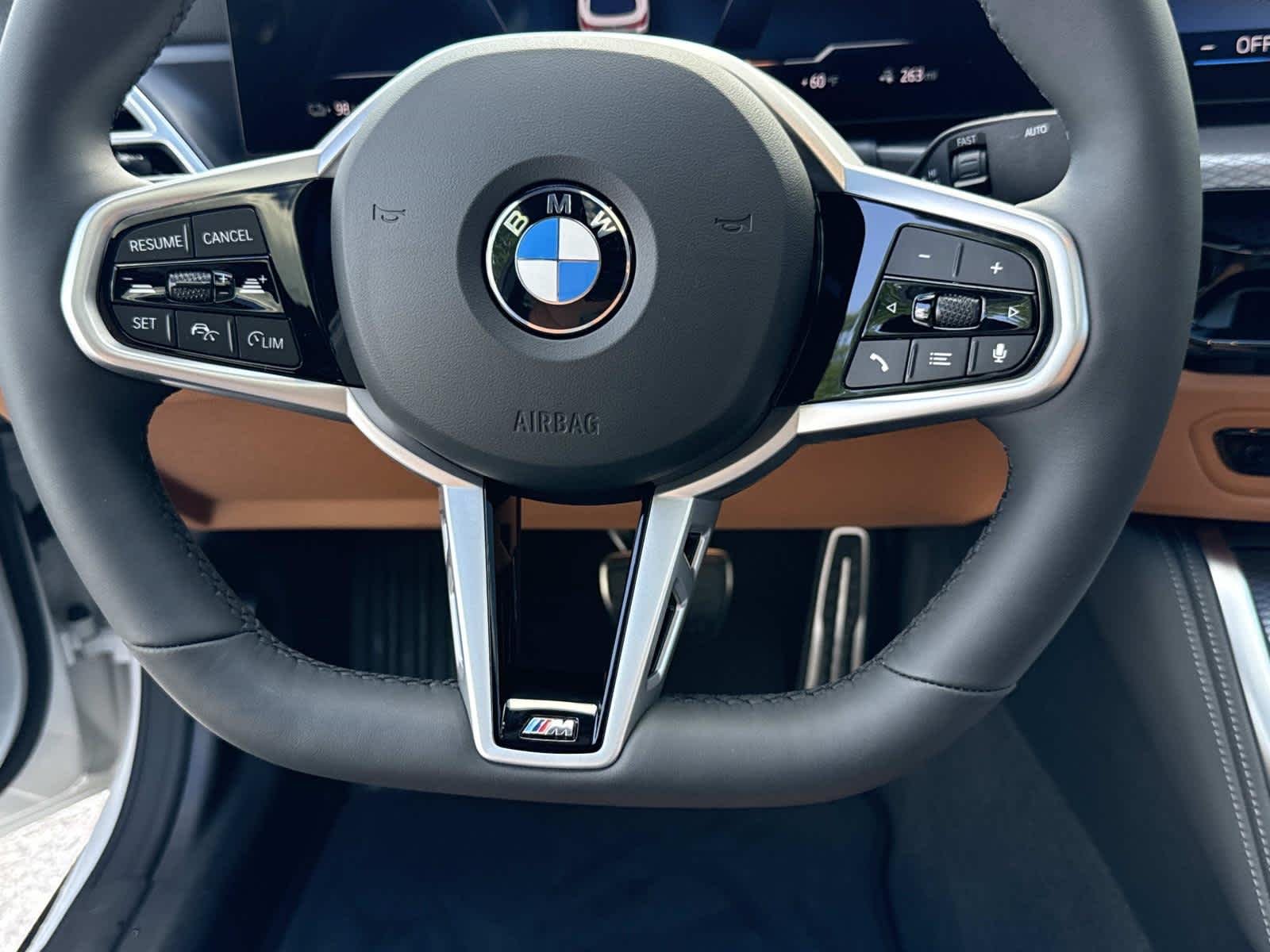 New 2026 Mineral White Metallic BMW xDrive40 image 18