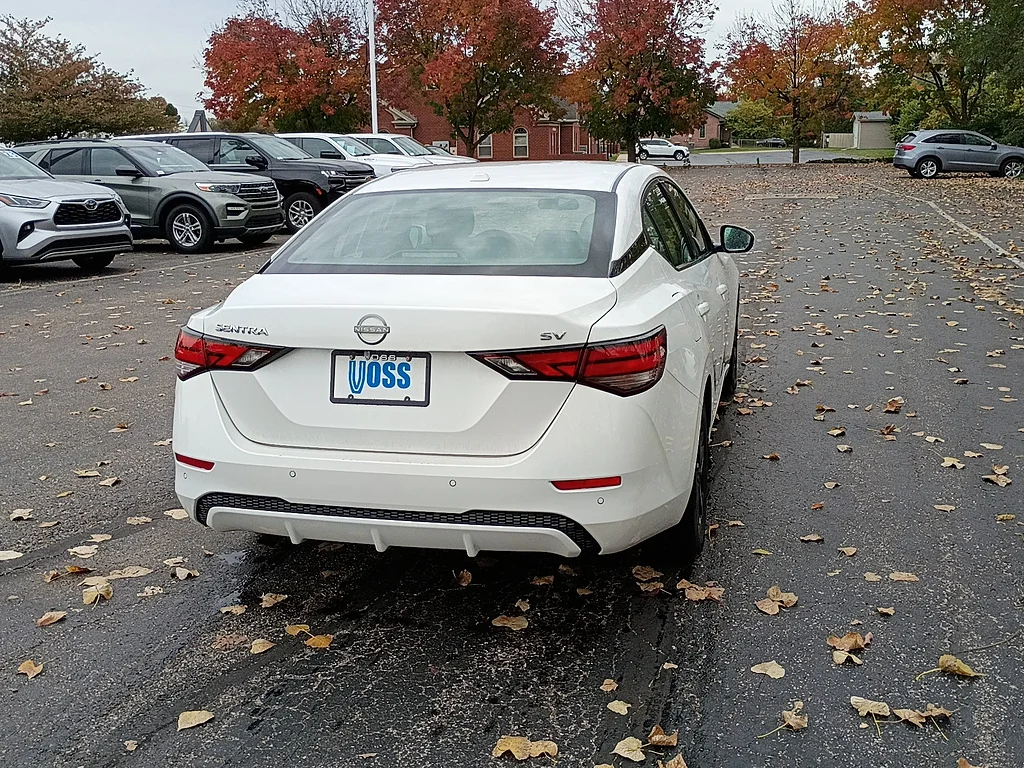 2024 Nissan Sentra SV, photo 2 of 12