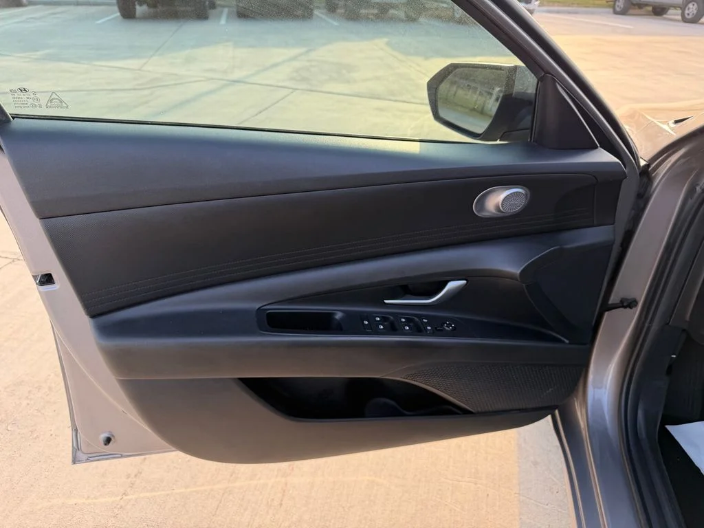 Used 2023 Silver Hyundai SEL image 13