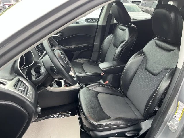 Used 2019 Billet Silver Metallic Clearcoat Jeep Latitude image 22