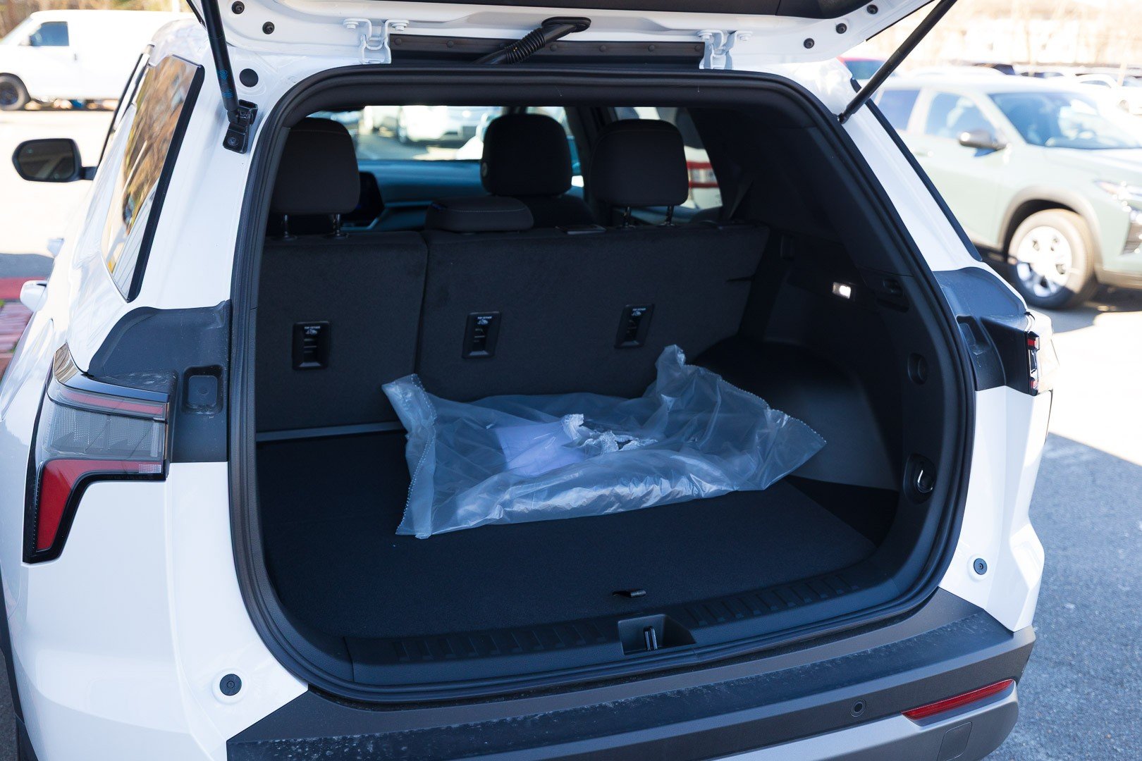 New 2026 Summit White Chevrolet LT image 19