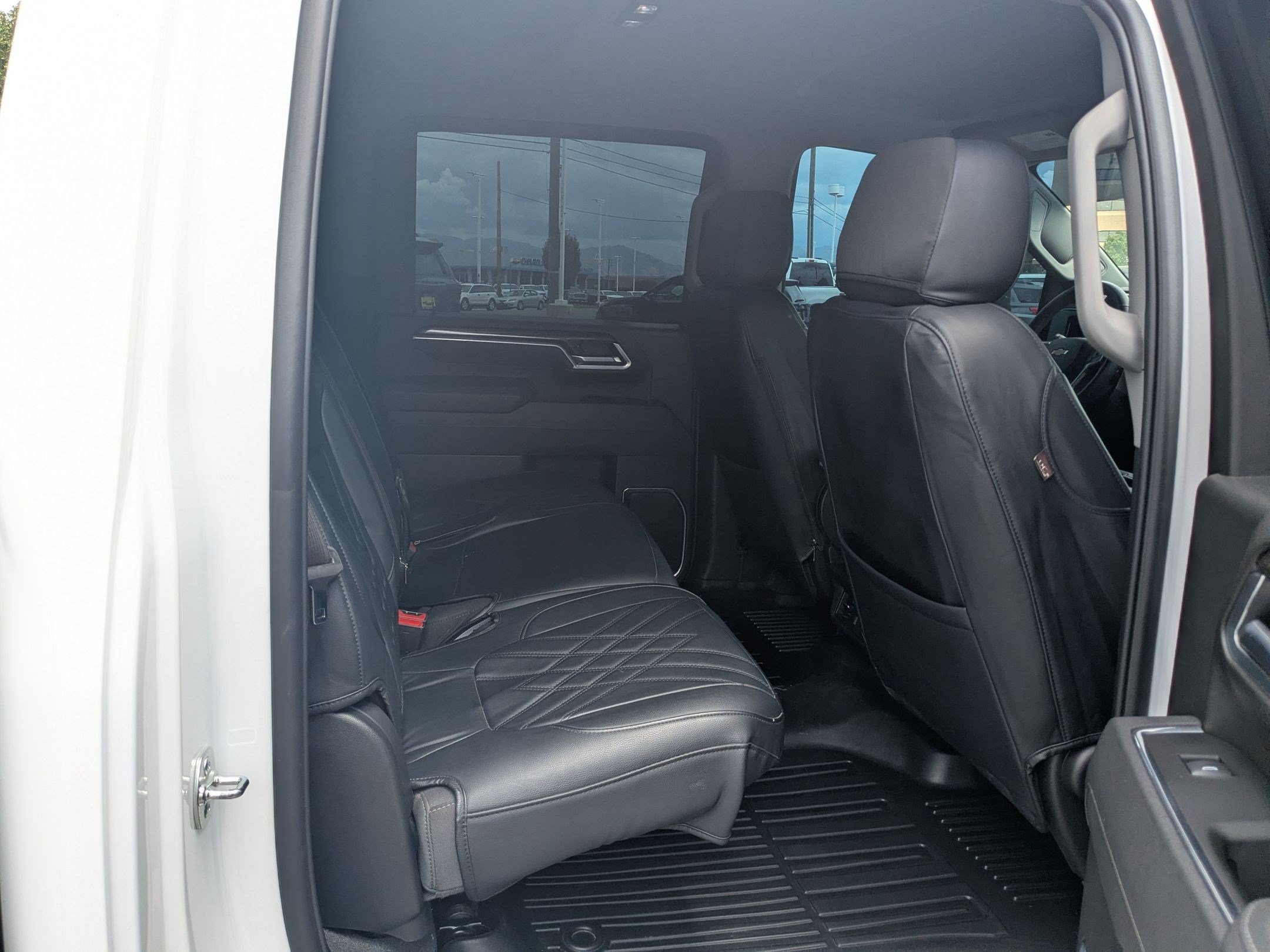 Used 2025 Summit White Chevrolet LT image 30