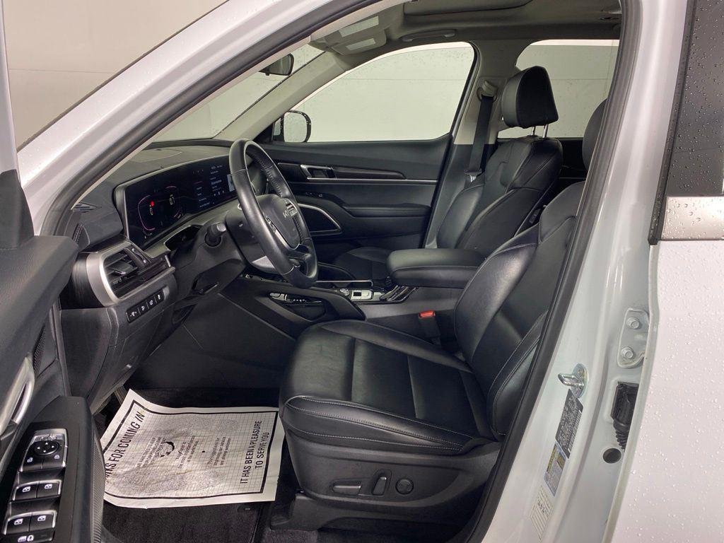 Used 2025 White Pearl Kia S image 14