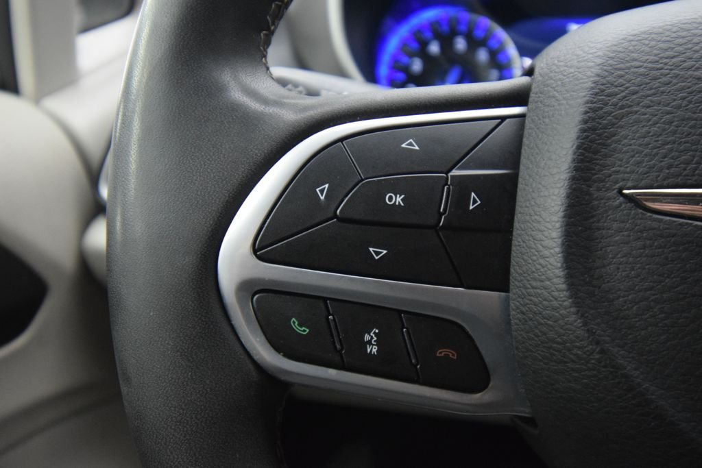 Used 2022 Gray Chrysler Touring L image 30
