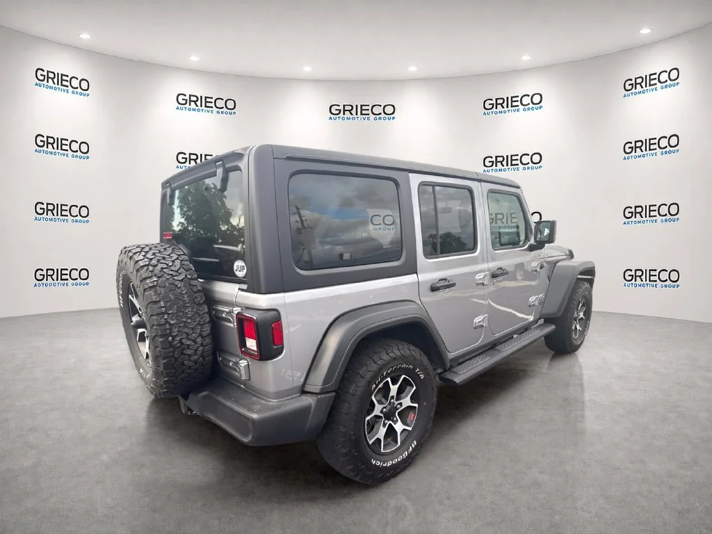Used 2018  Jeep Sport S image 3
