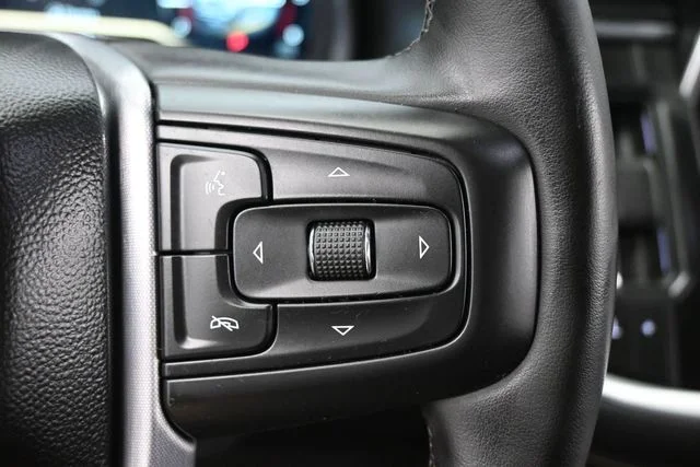 Used 2023 White GMC SLT image 20