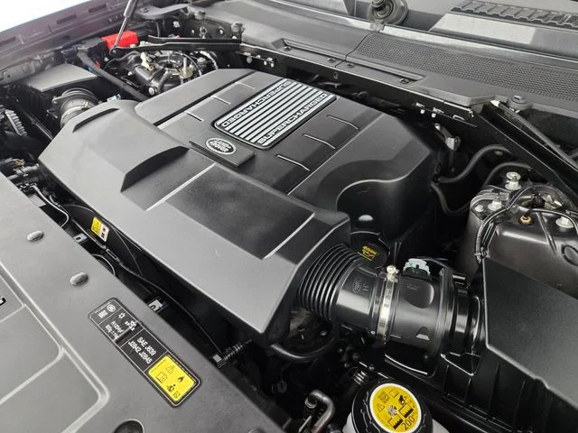 Used 2024 Gray Land Rover V8 image 17