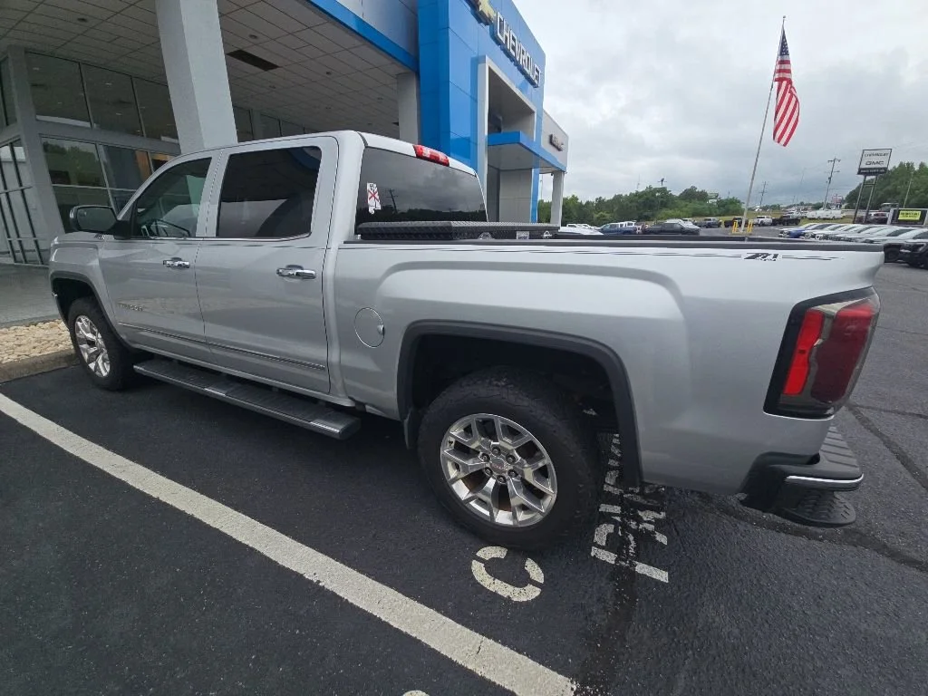 Used 2017 QUICKSILVER METALLIC GMC SLT image 17