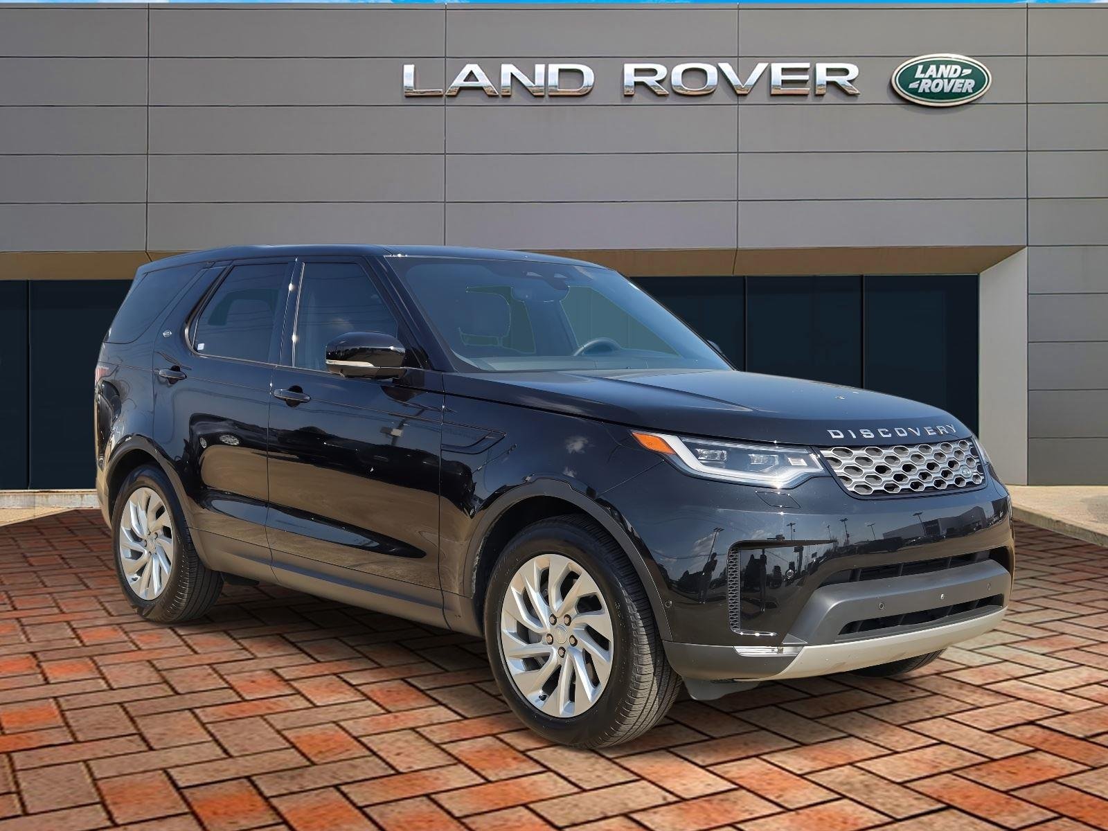 Used 2025 Santorini Black Metallic Land Rover S image 3