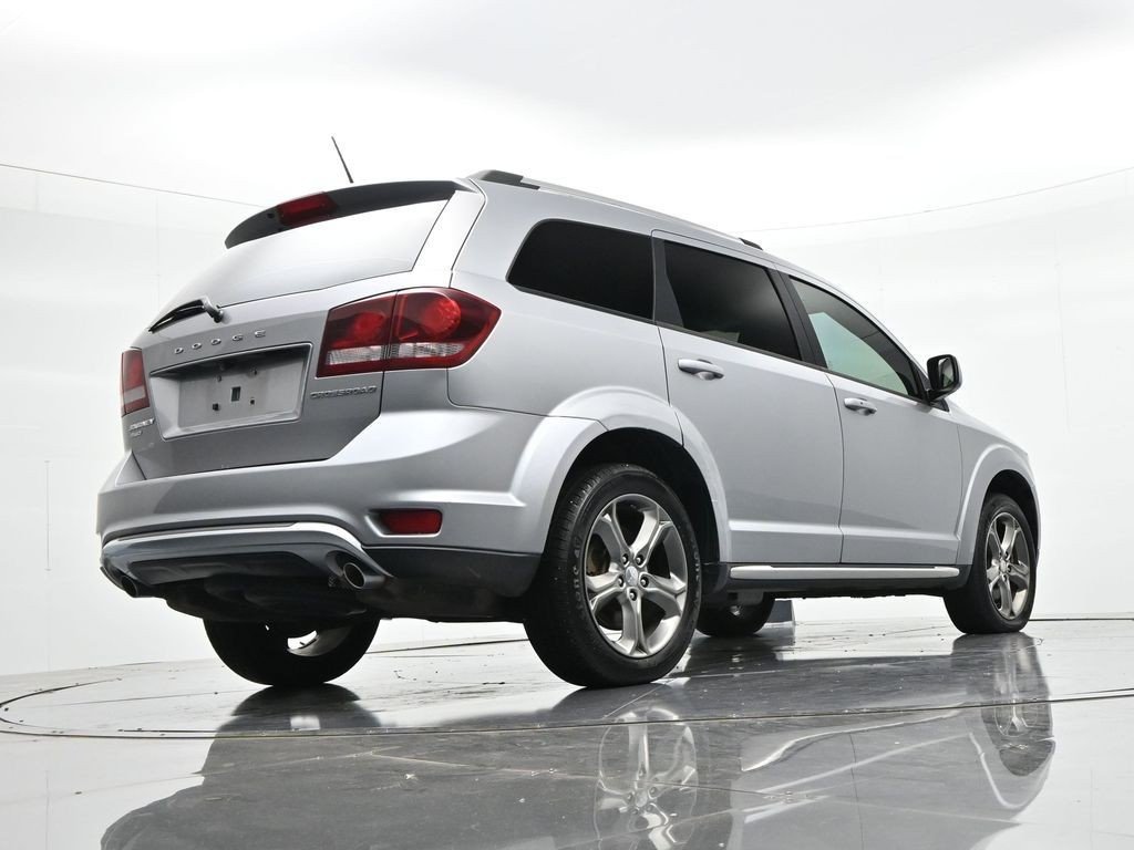 Used 2017 Billet Clearcoat Dodge Crossroad image 21
