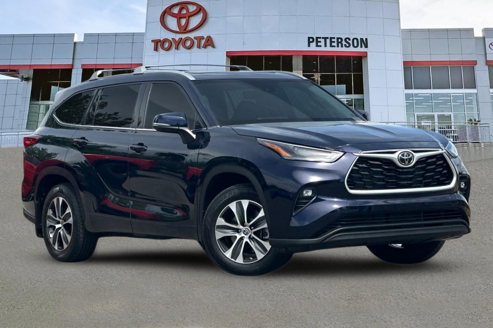 2022 Toyota Highlander XLE - Photo 2
