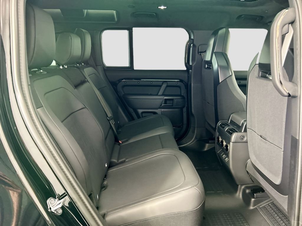 New 2026 Narvik Black Land Rover OCTA image 21