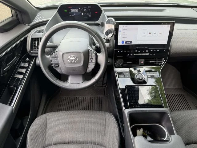 2024 Toyota bZ4X XLE - Photo 17