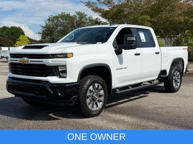 Used 2025 White Chevrolet Custom image 3
