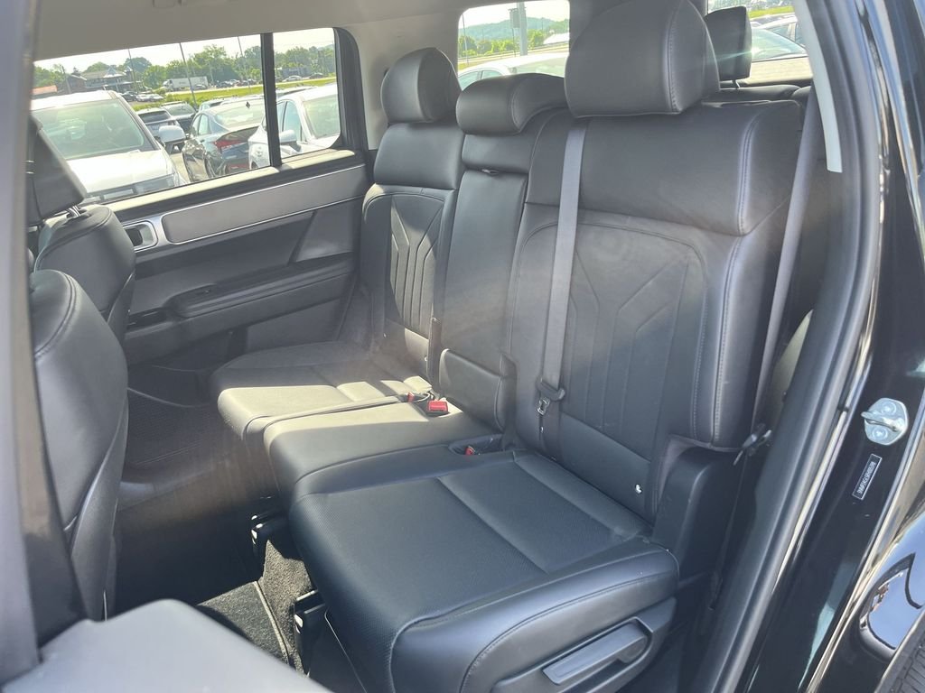 Used 2024 Black Hyundai SEL image 27