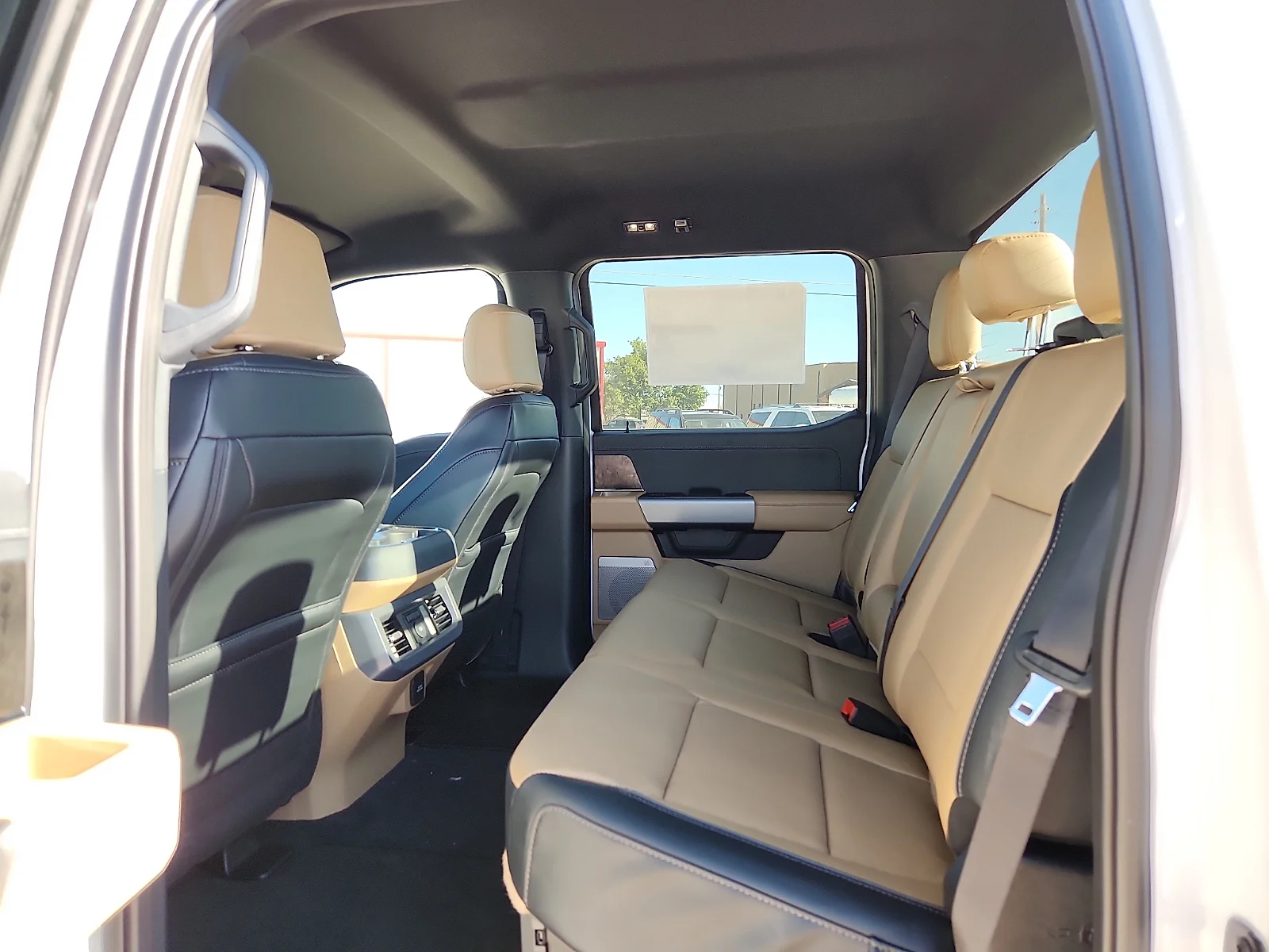 New 2026 Oxford White Ford Lariat image 18