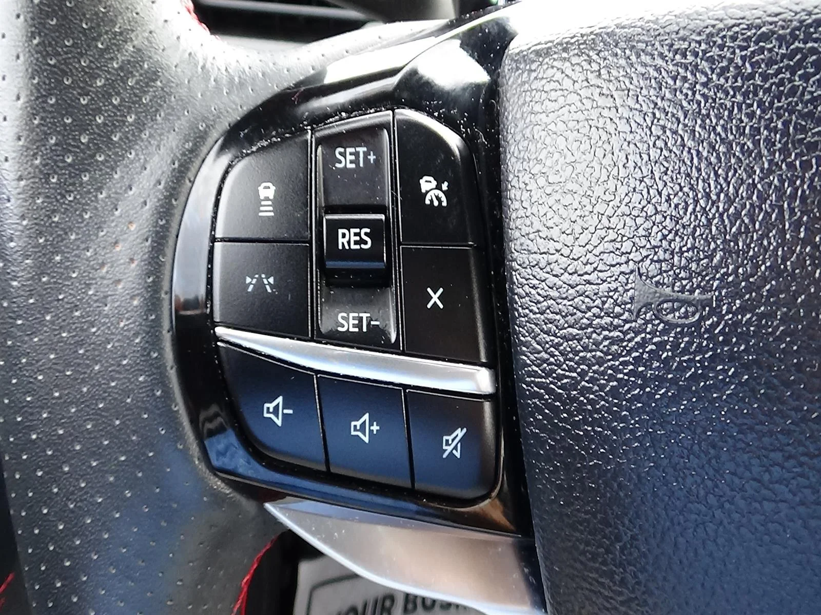 Used 2025 Agate Black (um) Ford ST-Line image 22