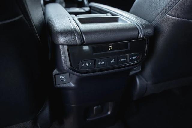 Certified Used 2026 WIND CHILL PEARL Toyota  image 28