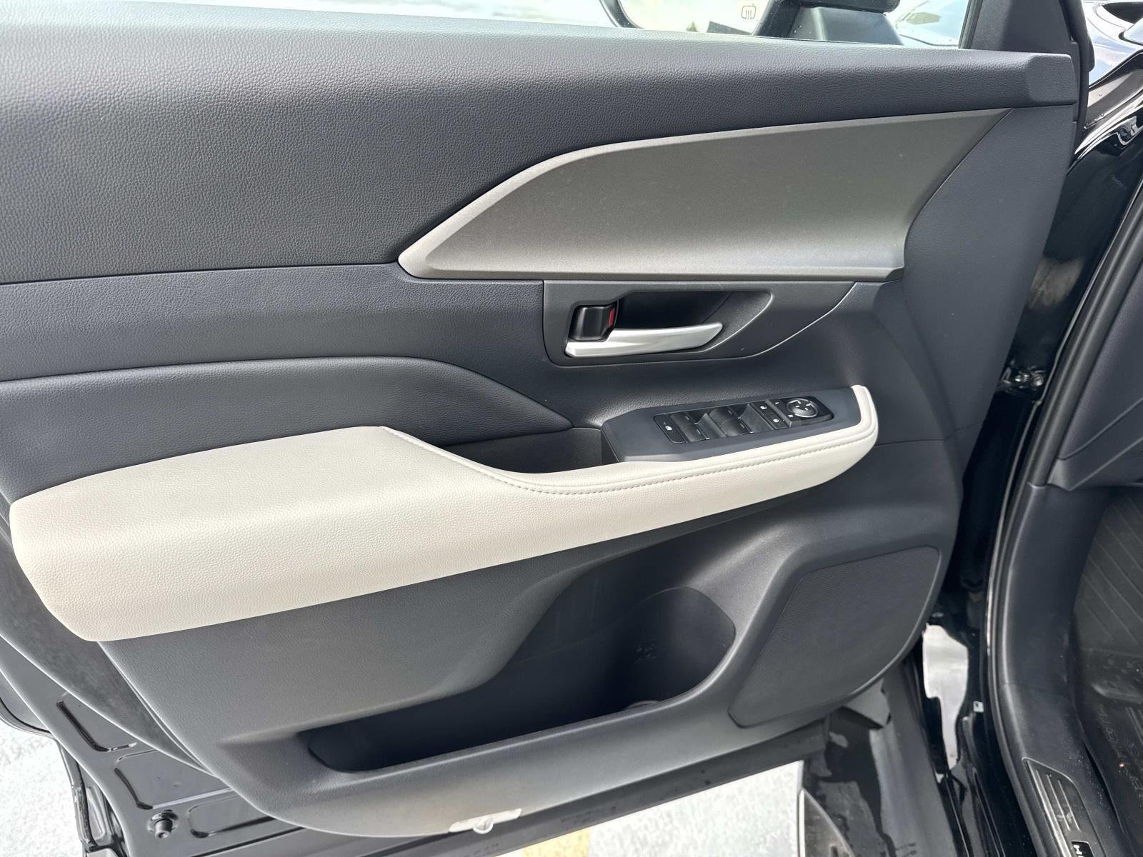 Used 2025 Midnight Black Metallic Toyota XLE image 19